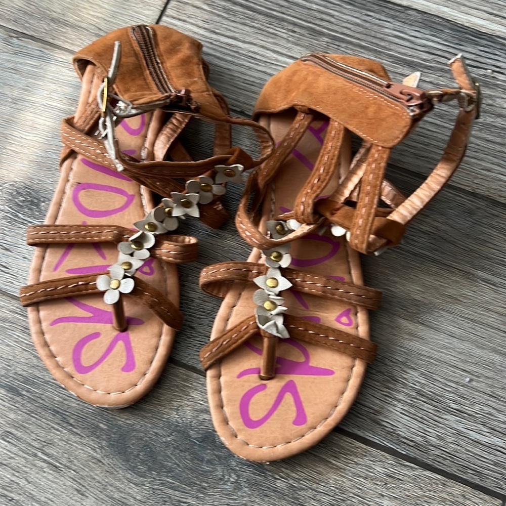 Brown zip up sandals with flowers